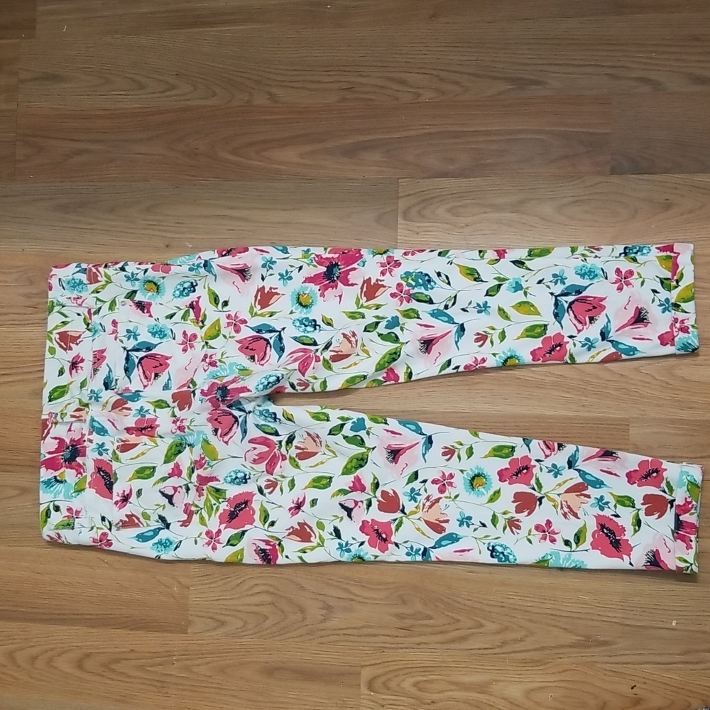 NWT Time And Tru Floral Jeggings Sz. M